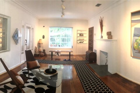 House in Miami, Florida 3 bedrooms, 201.78 sq.m. № 1871855 - photo 10