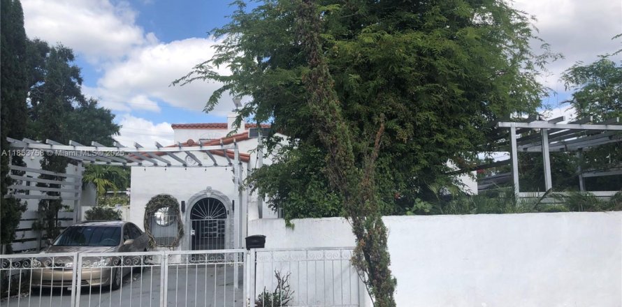 House in Miami, Florida 3 bedrooms, 201.78 sq.m. № 1871855