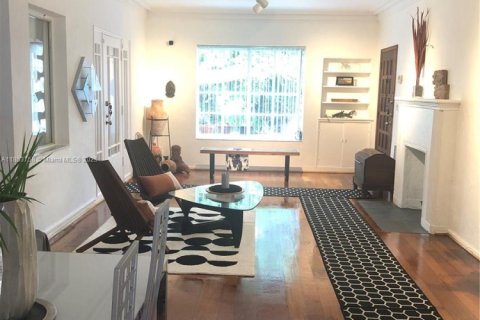 House in Miami, Florida 3 bedrooms, 201.78 sq.m. № 1871855 - photo 7