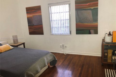 House in Miami, Florida 3 bedrooms, 201.78 sq.m. № 1871855 - photo 26