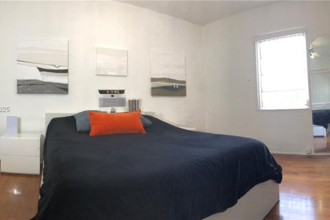 House in Miami, Florida 3 bedrooms, 201.78 sq.m. № 1871855 - photo 28