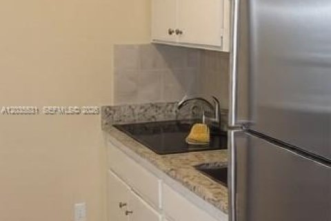 Condominio en Lauderdale-by-the-Sea, Florida, 2 dormitorios  № 2084763