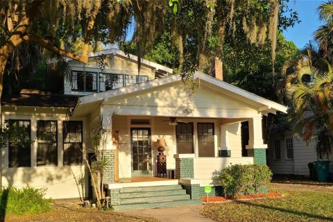House in Orlando, Florida 2 bedrooms, 150.41 sq.m. № 1191784 - photo 1