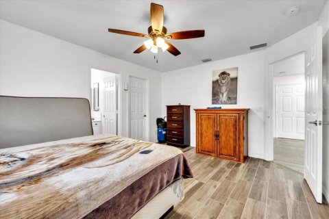 Commercial property in Cape Coral, Florida 5 bedrooms, 224.27 sq.m. № 2334289 - photo 23