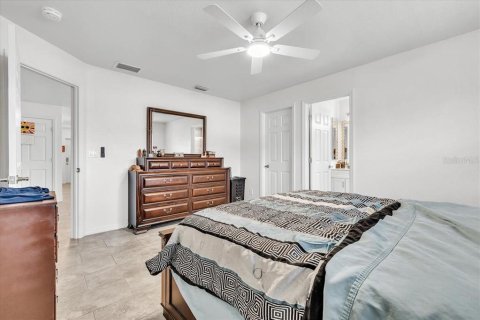 Commercial property in Cape Coral, Florida 5 bedrooms, 224.27 sq.m. № 2334289 - photo 11