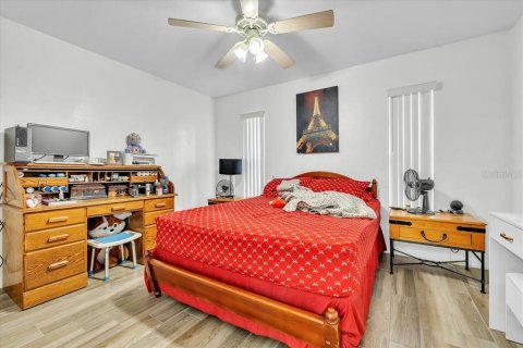 Commercial property in Cape Coral, Florida 5 bedrooms, 224.27 sq.m. № 2334289 - photo 25