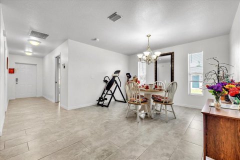 Commercial property in Cape Coral, Florida 5 bedrooms, 224.27 sq.m. № 2334289 - photo 8