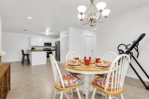 Commercial property in Cape Coral, Florida 5 bedrooms, 224.27 sq.m. № 2334289 - photo 9