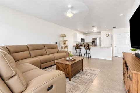 Commercial property in Cape Coral, Florida 5 bedrooms, 224.27 sq.m. № 2334289 - photo 6