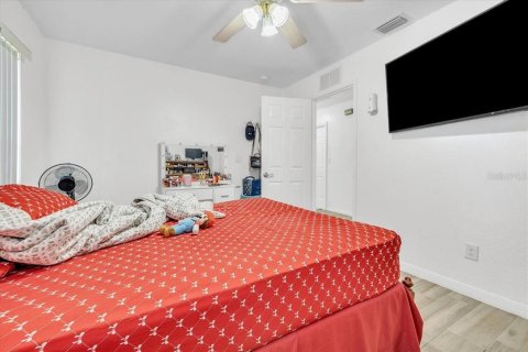 Commercial property in Cape Coral, Florida 5 bedrooms, 224.27 sq.m. № 2334289 - photo 26