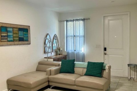 Townhouse in Homestead, Florida 3 bedrooms, 157.66 sq.m. № 1855175 - photo 2