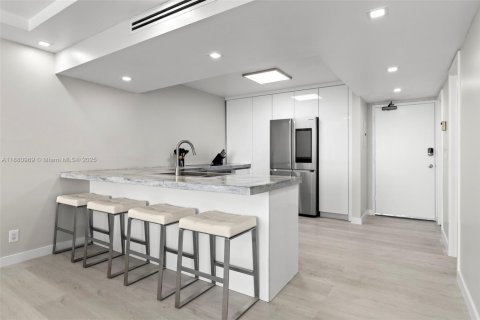 Condo in Hollywood, Florida, 1 bedroom  № 1977625 - photo 5