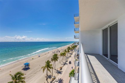 Condo in Hollywood, Florida, 1 bedroom  № 1977625 - photo 21