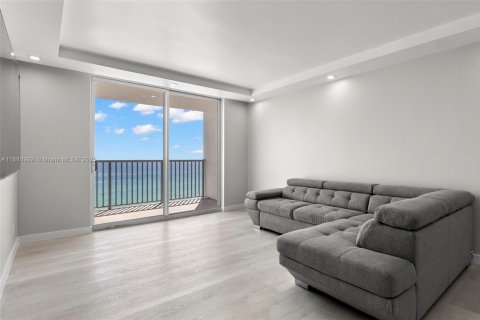 Condo in Hollywood, Florida, 1 bedroom  № 1977625 - photo 7