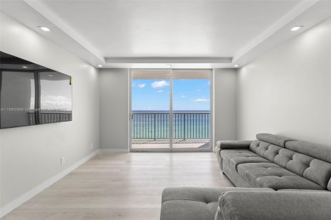 Condo in Hollywood, Florida, 1 bedroom  № 1977625 - photo 8