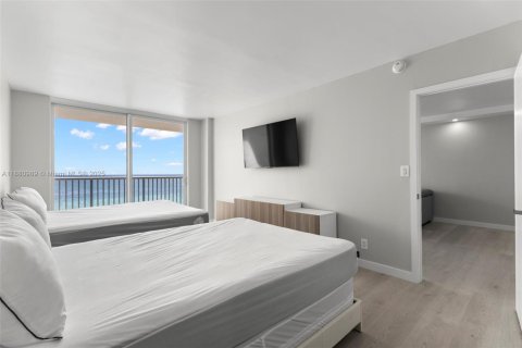 Condo in Hollywood, Florida, 1 bedroom  № 1977625 - photo 15