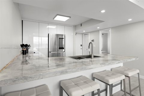 Condo in Hollywood, Florida, 1 bedroom  № 1977625 - photo 6