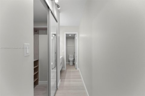 Condo in Hollywood, Florida, 1 bedroom  № 1977625 - photo 14