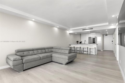 Condo in Hollywood, Florida, 1 bedroom  № 1977625 - photo 11