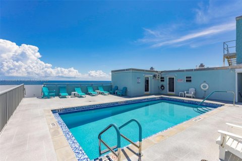 Condo in Hollywood, Florida, 1 bedroom  № 1977625 - photo 24