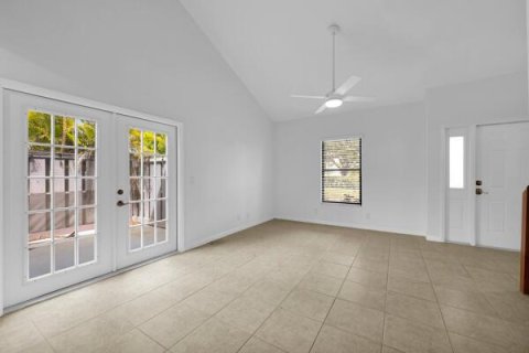 Купить таунхаус в Теквеста, Флорида 5 комнат, 109.25м2, № 2083859 - фото 7