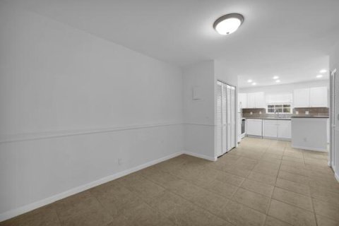 Купить таунхаус в Теквеста, Флорида 5 комнат, 109.25м2, № 2083859 - фото 15