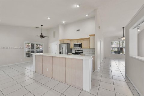 Casa en alquiler en Coral Springs, Florida, 4 dormitorios, 299.42 m2 № 1729106 - foto 14