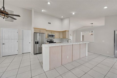 Casa en alquiler en Coral Springs, Florida, 4 dormitorios, 299.42 m2 № 1729106 - foto 15