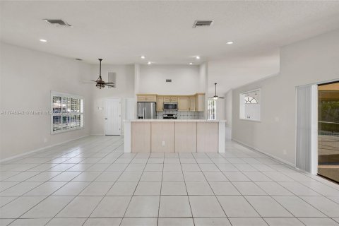 Casa en alquiler en Coral Springs, Florida, 4 dormitorios, 299.42 m2 № 1729106 - foto 16