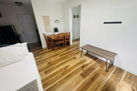 House in Miami, Florida 1 bedroom, 55.74 sq.m. № 2089549 - photo 5