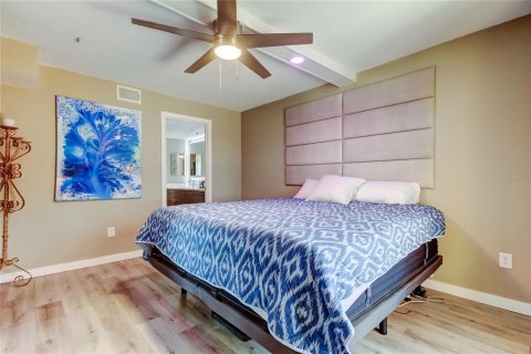 Condo in Saint Petersburg, Florida, 3 bedrooms  № 1552190 - photo 21