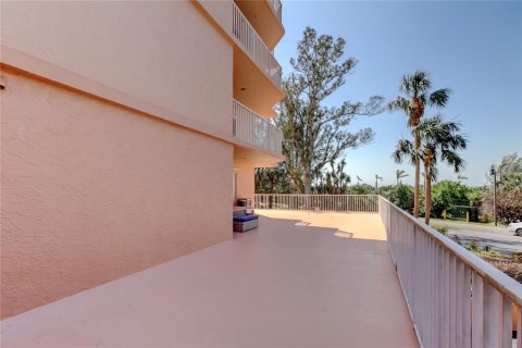 Condo in Saint Petersburg, Florida, 3 bedrooms  № 1552190 - photo 5