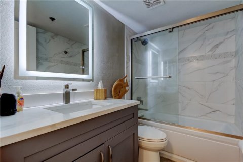 Condo in Saint Petersburg, Florida, 3 bedrooms  № 1552190 - photo 29