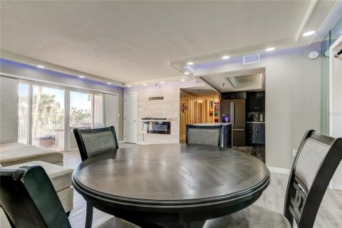 Condo in Saint Petersburg, Florida, 3 bedrooms  № 1552190 - photo 14