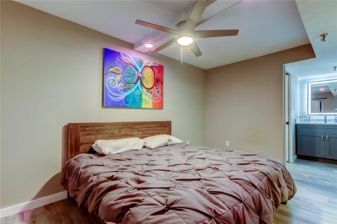 Condo in Saint Petersburg, Florida, 3 bedrooms  № 1552190 - photo 24