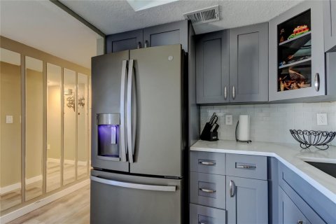 Condo in Saint Petersburg, Florida, 3 bedrooms  № 1552190 - photo 10