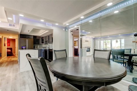 Condo in Saint Petersburg, Florida, 3 bedrooms  № 1552190 - photo 15