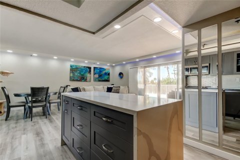 Condo in Saint Petersburg, Florida, 3 bedrooms  № 1552190 - photo 12