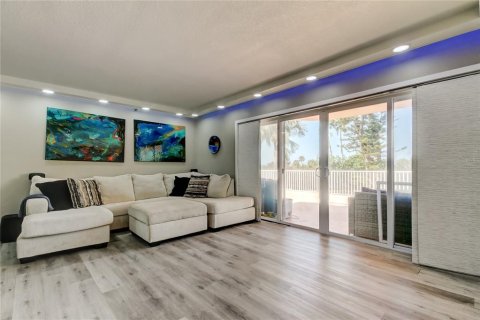 Condo in Saint Petersburg, Florida, 3 bedrooms  № 1552190 - photo 18
