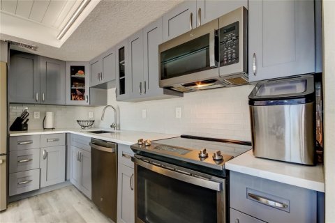 Condo in Saint Petersburg, Florida, 3 bedrooms  № 1552190 - photo 8