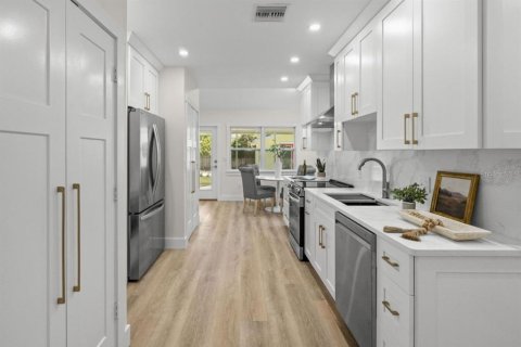 Immobilier commercial à vendre à Dunedin, Floride: 2 chambres, 136.29 m2 № 1784488 - photo 6