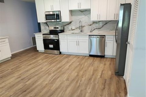 Condo in Clearwater, Florida, 2 bedrooms  № 2391358 - photo 4