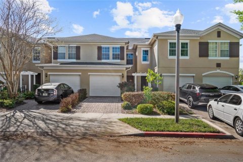 Townhouse in Orlando, Florida 3 bedrooms, 134.99 sq.m. № 2155336 - photo 1