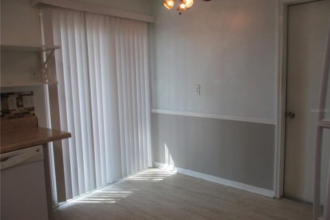 Villa ou maison à louer à Sun City Center, Floride: 2 chambres, 127.37 m2 № 2384288 - photo 8