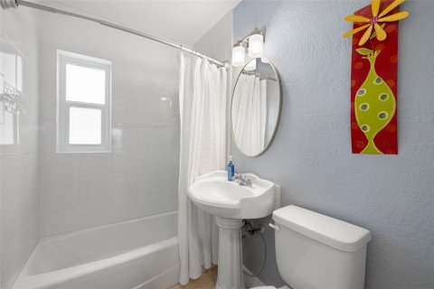 House in Tampa, Florida 3 bedrooms, 188.03 sq.m. № 1744489 - photo 17