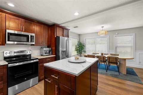 House in Tampa, Florida 3 bedrooms, 188.03 sq.m. № 1744489 - photo 4