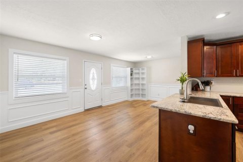 House in Tampa, Florida 3 bedrooms, 188.03 sq.m. № 1744489 - photo 12