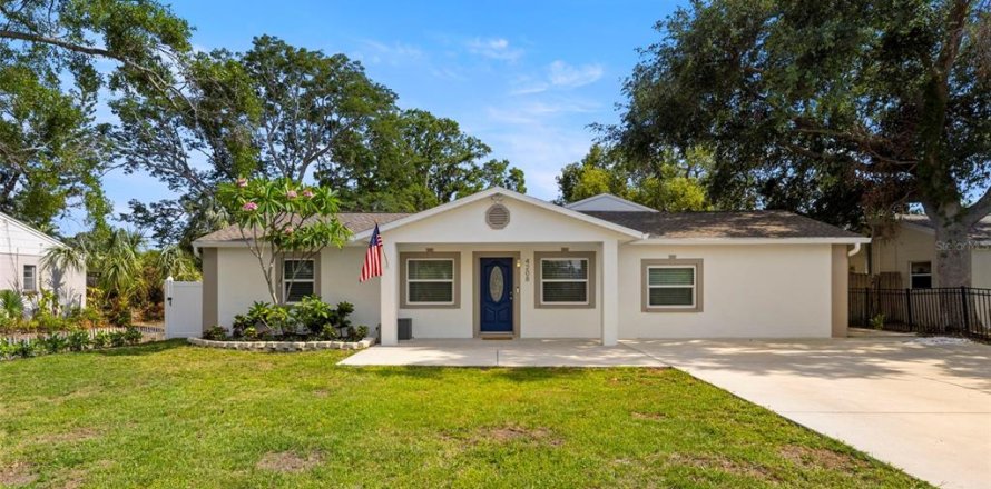 House in Tampa, Florida 3 bedrooms, 188.03 sq.m. № 1744489