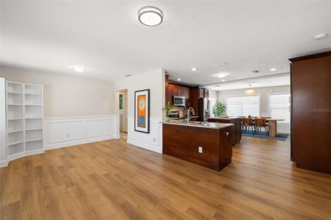 House in Tampa, Florida 3 bedrooms, 188.03 sq.m. № 1744489 - photo 11