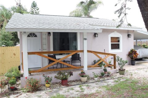 House in Tampa, Florida 3 bedrooms, 86.96 sq.m. № 1817333 - photo 1